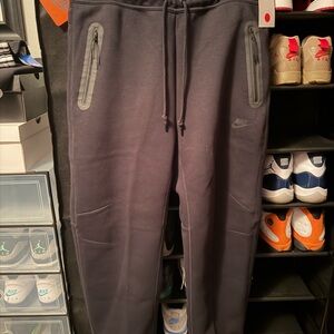 Nike Tech Black Sweatpants